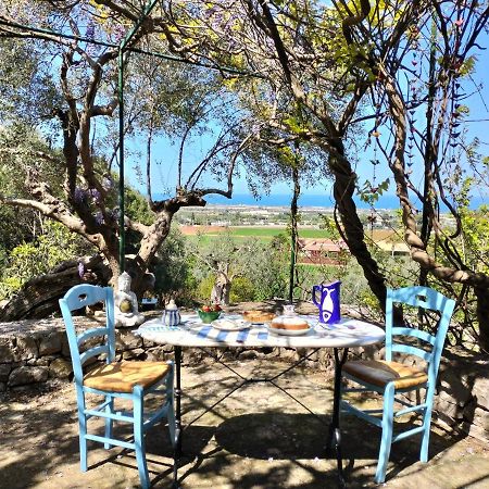 Le Finestre Sul Mare Bed & Breakfast กอนแวร์ซาโน ภายนอก รูปภาพ