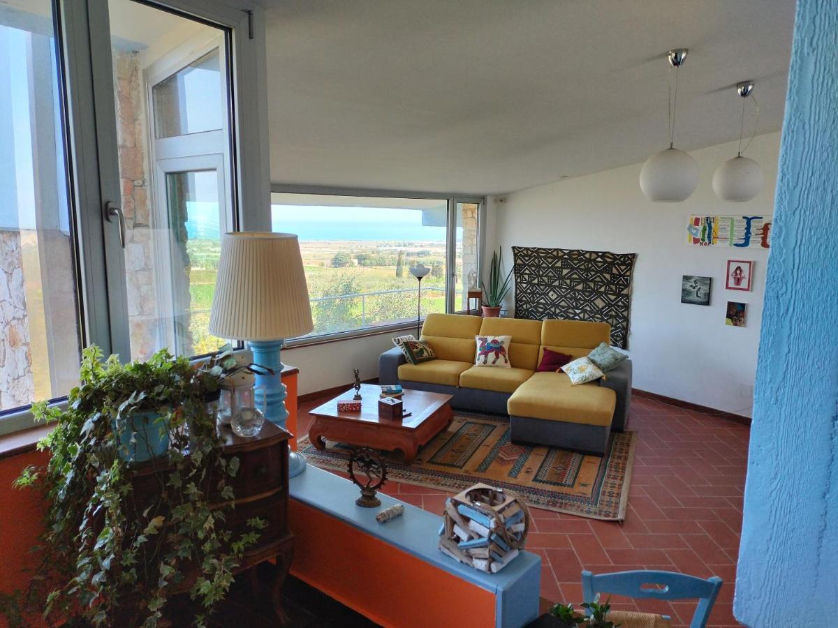 Le Finestre Sul Mare Bed & Breakfast กอนแวร์ซาโน ภายนอก รูปภาพ
