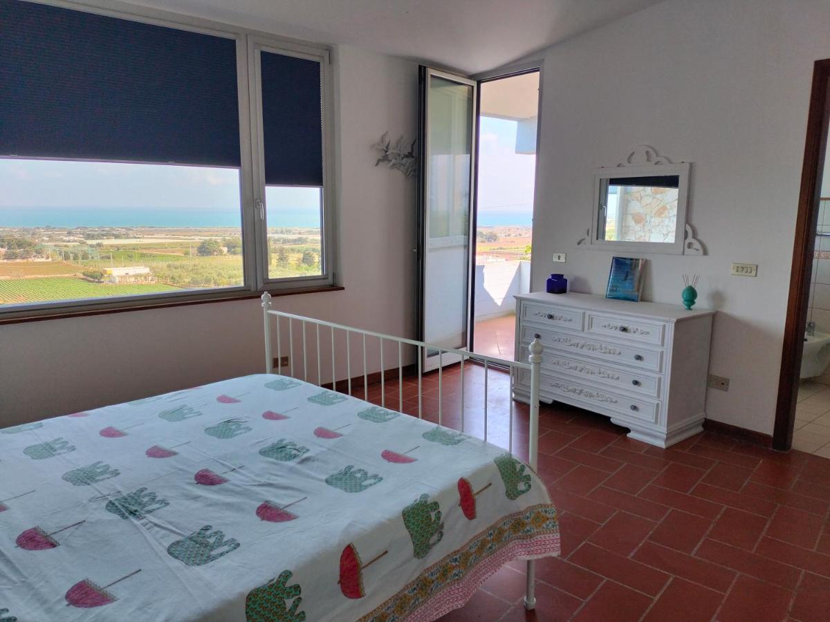 Le Finestre Sul Mare Bed & Breakfast กอนแวร์ซาโน ภายนอก รูปภาพ