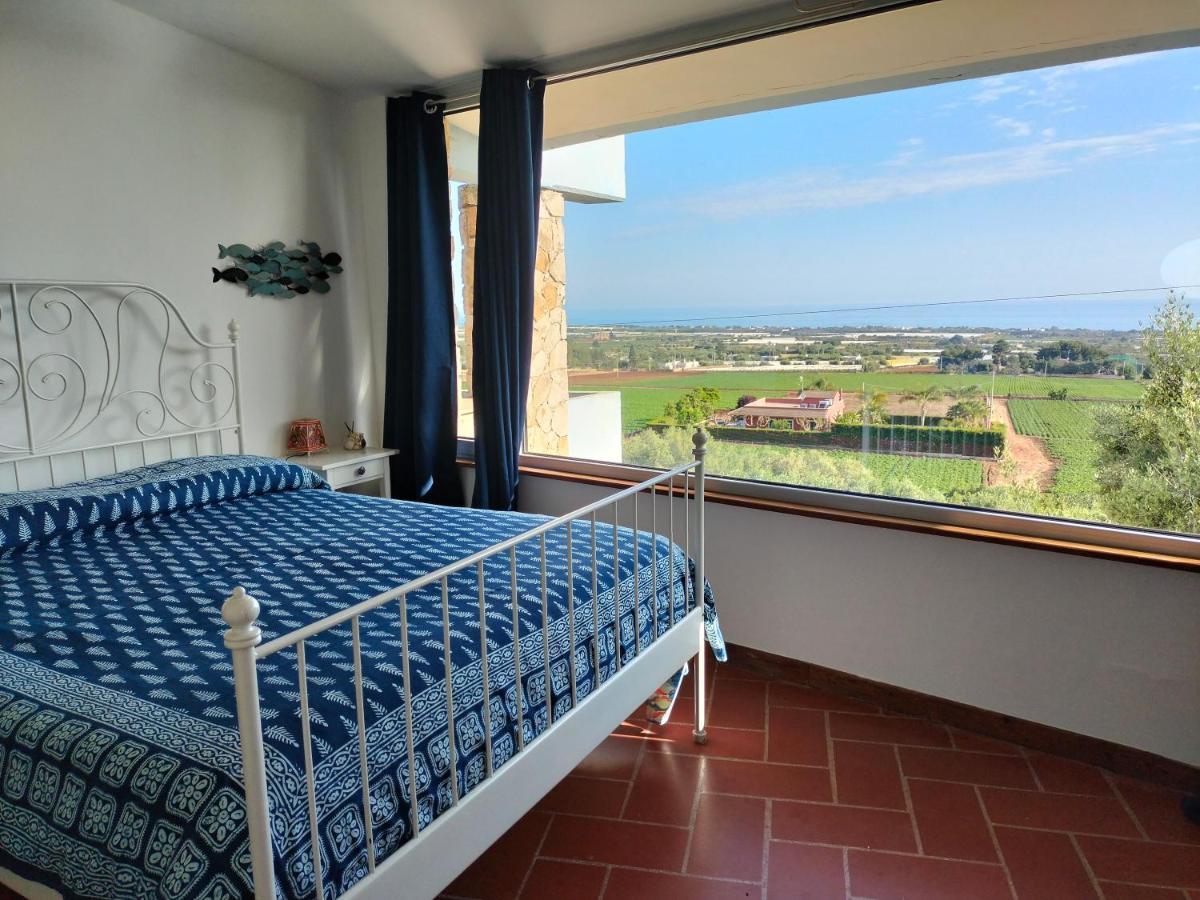 Le Finestre Sul Mare Bed & Breakfast กอนแวร์ซาโน ภายนอก รูปภาพ